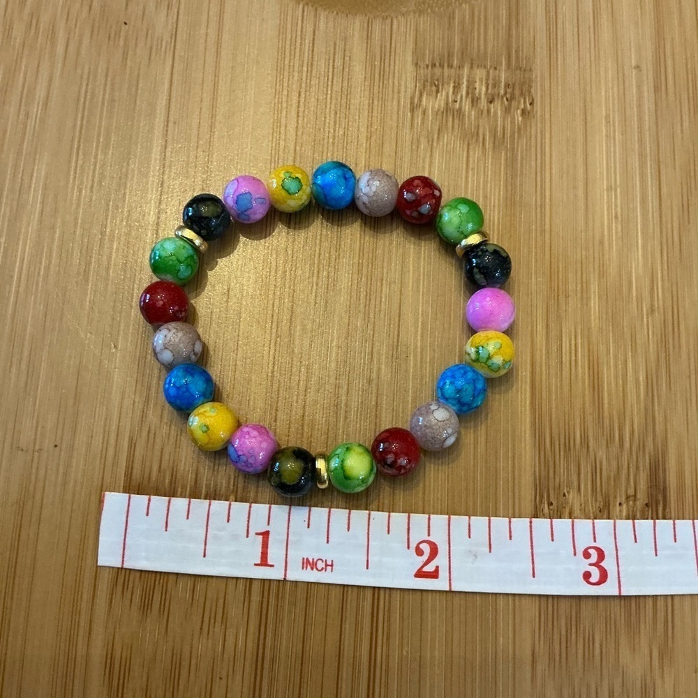 Beautiful stretch beaded bracelet, brand new!